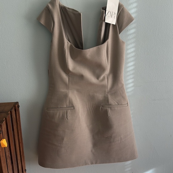 Beige mini dress - Picture 2 of 4